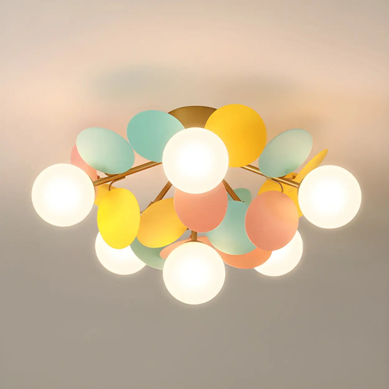 Moderne LED-Deckenleuchte in Kugelform