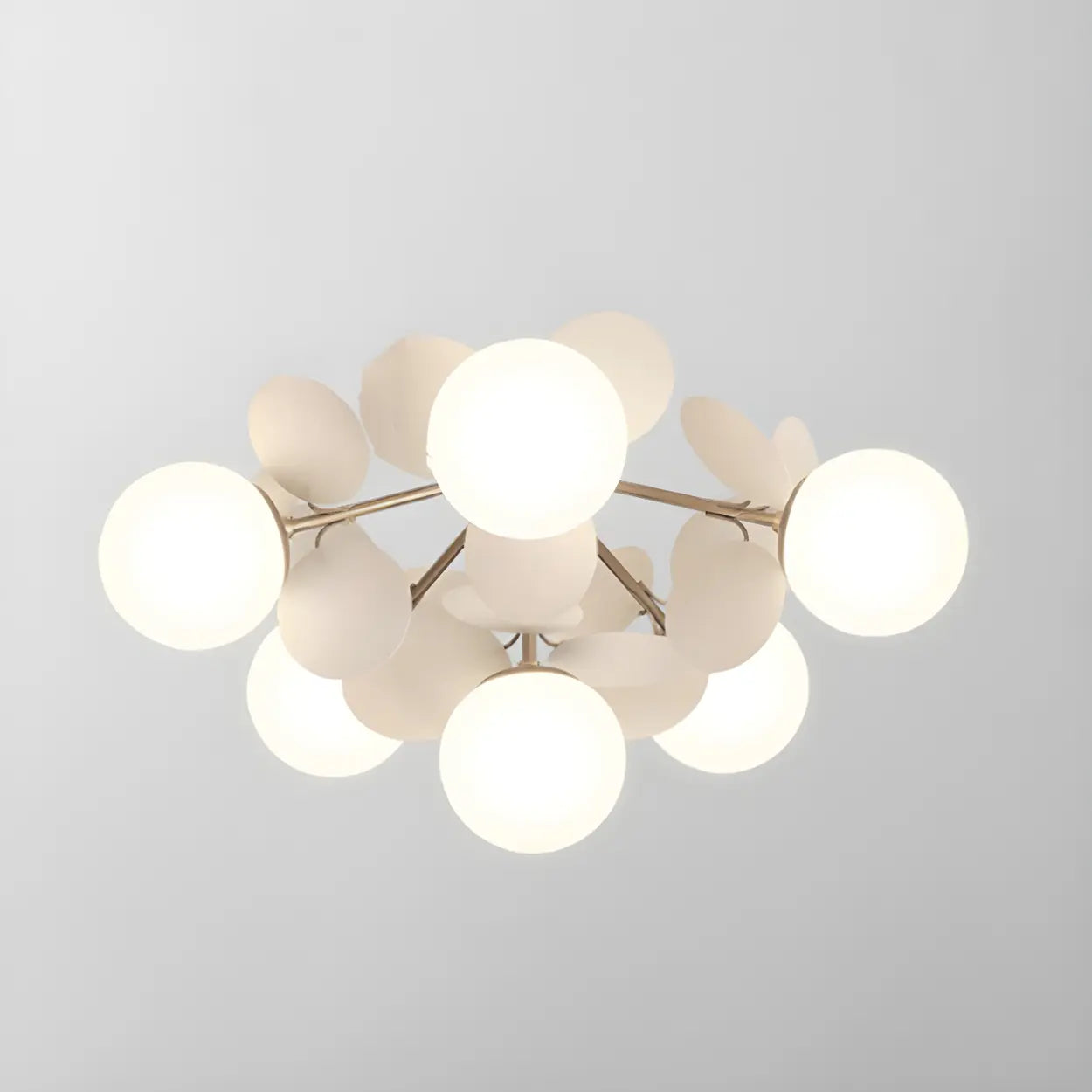 Moderne LED-Deckenleuchte in Kugelform