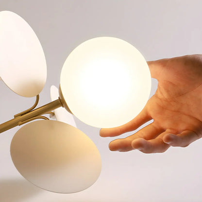 Moderne LED-Deckenleuchte in Kugelform