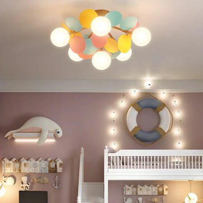 Moderne LED-Deckenleuchte in Kugelform