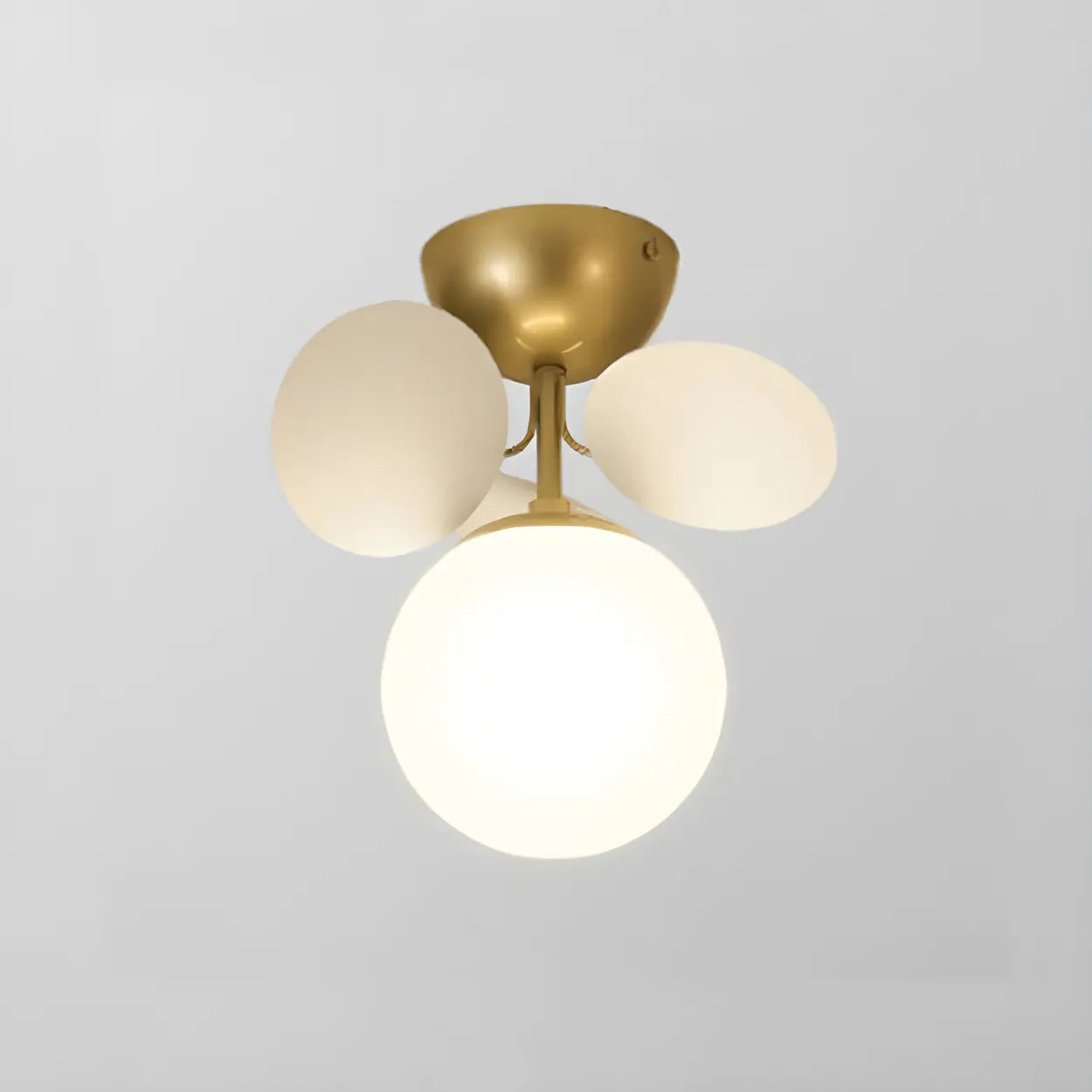 Moderne LED-Deckenleuchte in Kugelform