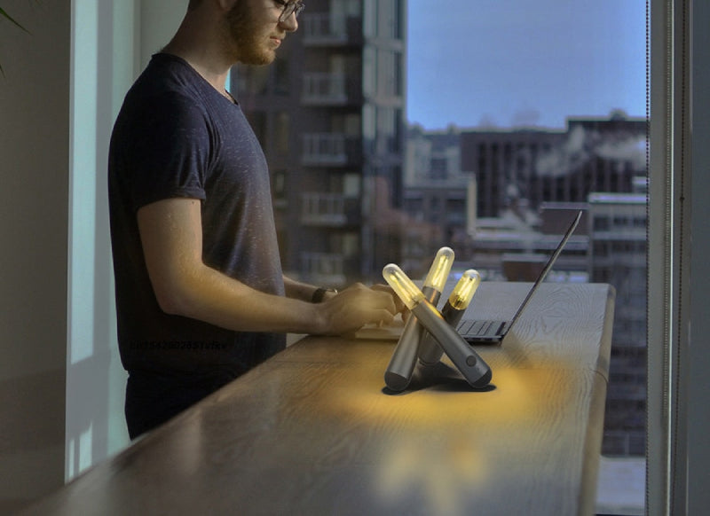 Leuchtstab: Minimalistische, Kabellose LED Tischlampe im Stab Entwurf