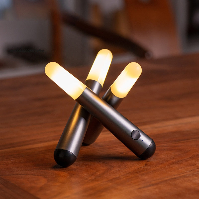 Leuchtstab: Minimalistische, Kabellose LED Tischlampe im Stab Entwurf