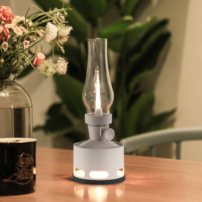 LaternenLeuchten: Vintage-inspirierte LED-Laterne mit warmem, flackerndem Licht