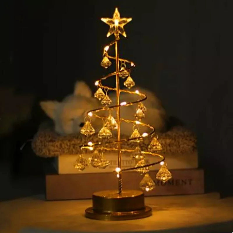 LuminFir: Dekorative Tischlampe in Tannenbaumform