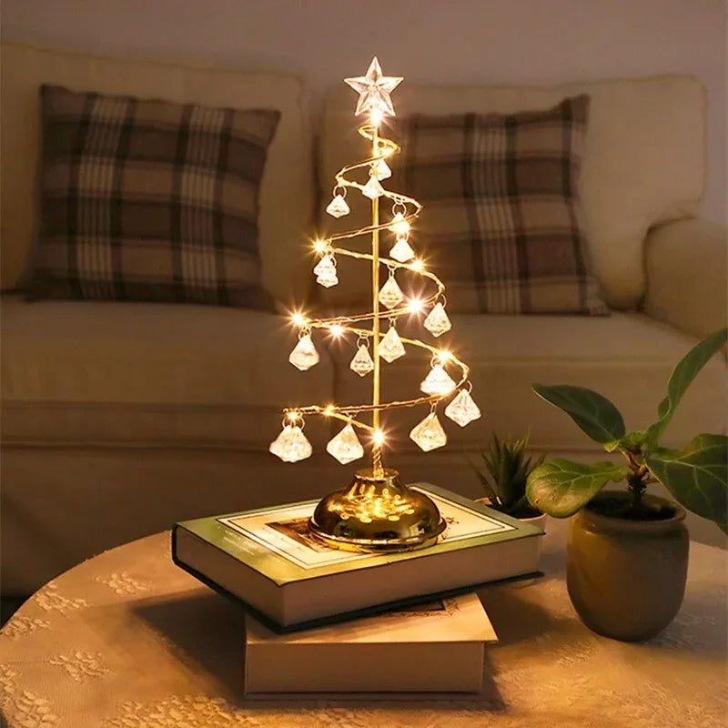 LuminFir: Dekorative Tischlampe in Tannenbaumform