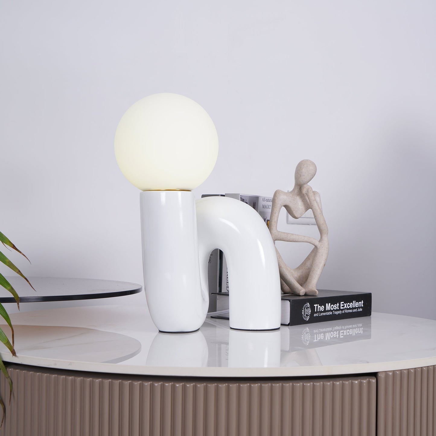 Verdrehte Moderne Tischlampe