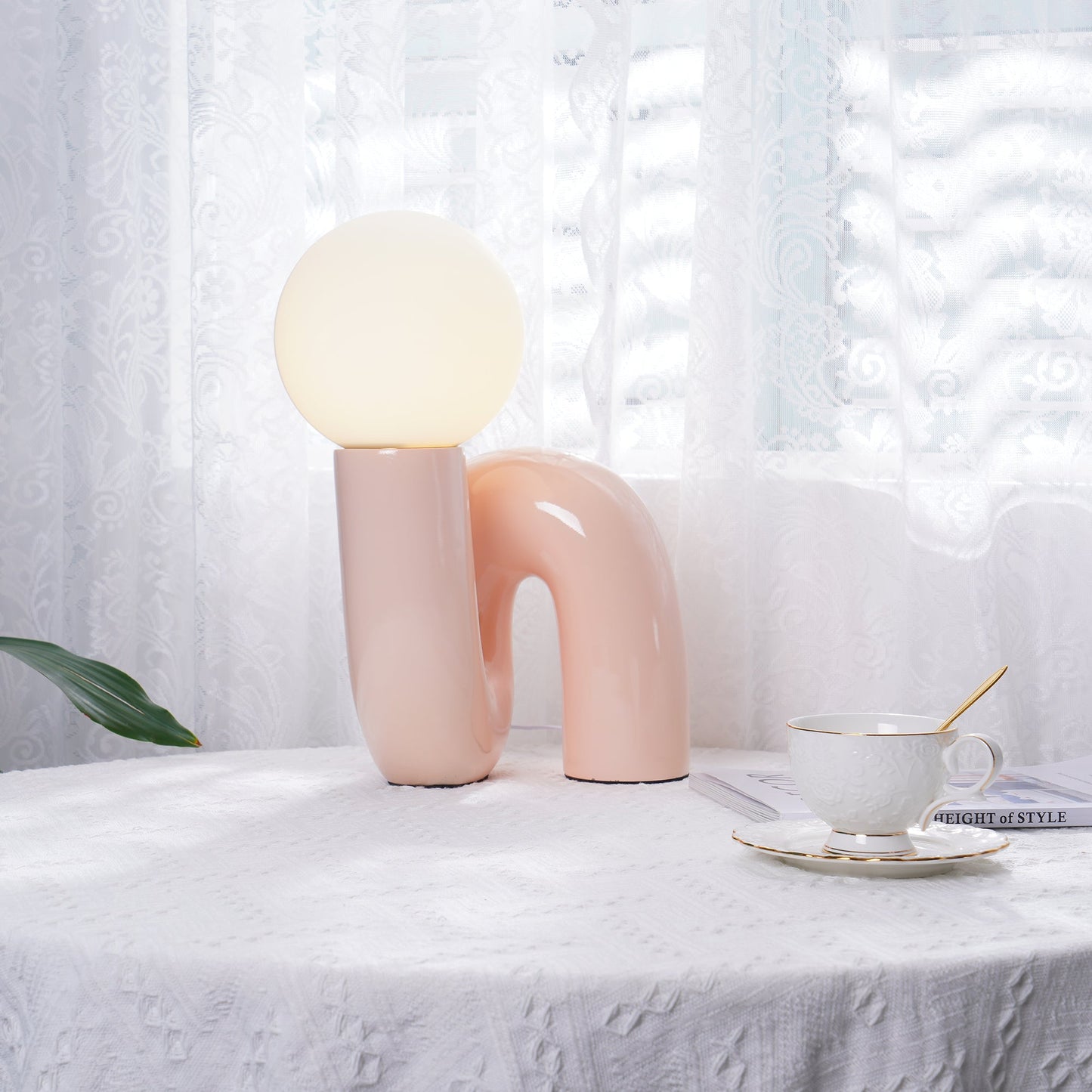 Verdrehte Moderne Tischlampe